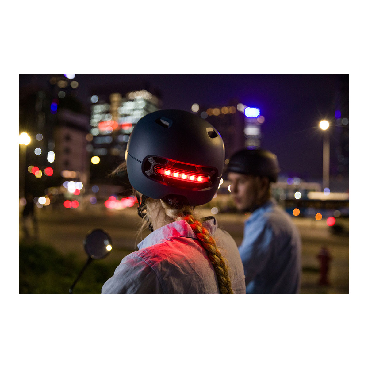 Fahrradhelm mit Bremslicht und SOS-Alarm